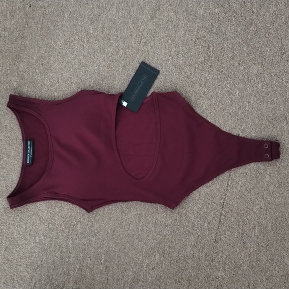 Alphalete Tops - NWT Alphalete cutout ribbed bodysuit